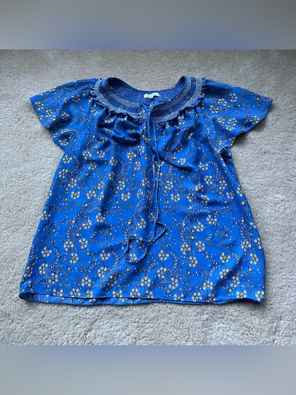 Max Studio Blue Floral Flutter Sleeve Blouse w/ Smocked Neckline - Size L - EUC